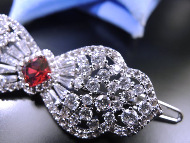 �L���[�r�b�N�W���R�j�A�̃w�A�E�A�N�Z�T���[