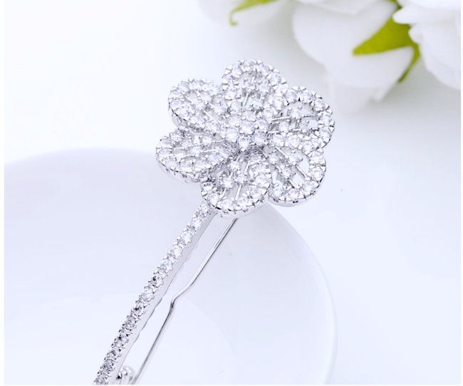 �L���[�r�b�N�W���R�j�A�̃w�A�E�A�N�Z�T���[