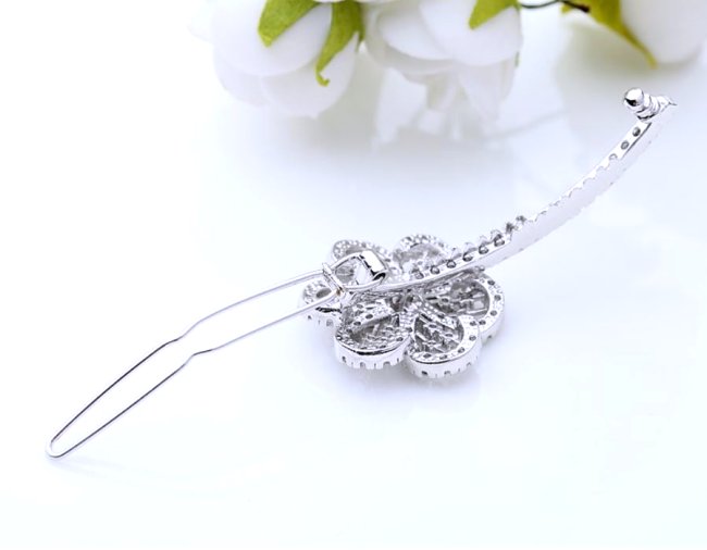 �L���[�r�b�N�W���R�j�A�̃w�A�E�A�N�Z�T���[