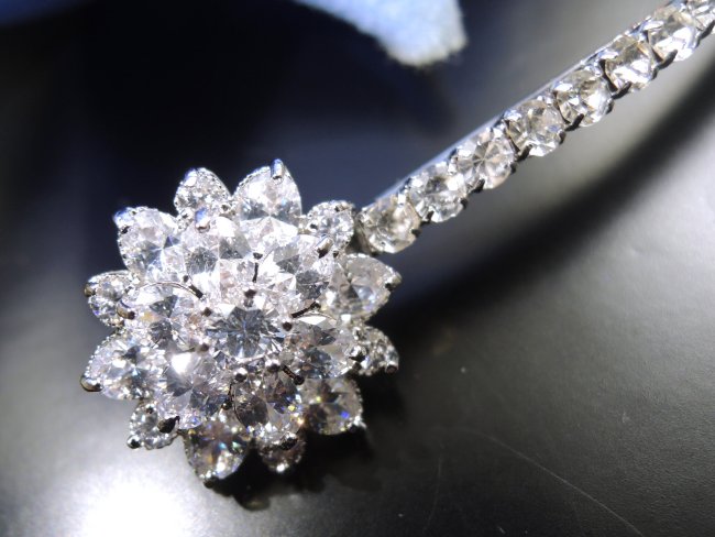 �L���[�r�b�N�W���R�j�A�̃w�A�E�A�N�Z�T���[