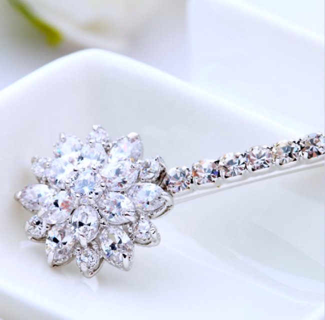 �L���[�r�b�N�W���R�j�A�̃w�A�E�A�N�Z�T���[