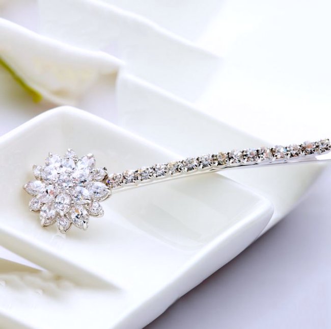 �L���[�r�b�N�W���R�j�A�̃w�A�E�A�N�Z�T���[