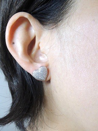 �L���[�r�b�N�W���R�j�A�̃l�b�N���X