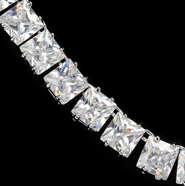 �L���[�r�b�N�W���R�j�A�̃l�b�N���X