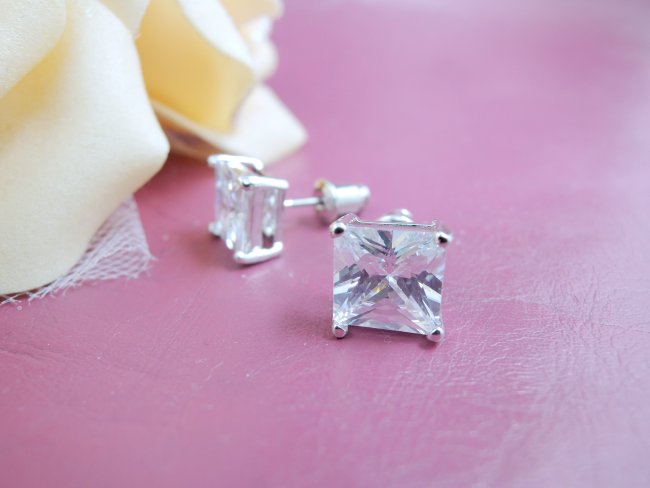 �L���[�r�b�N�W���R�j�A�̃l�b�N���X