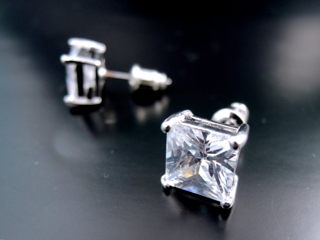 �L���[�r�b�N�W���R�j�A�̃l�b�N���X