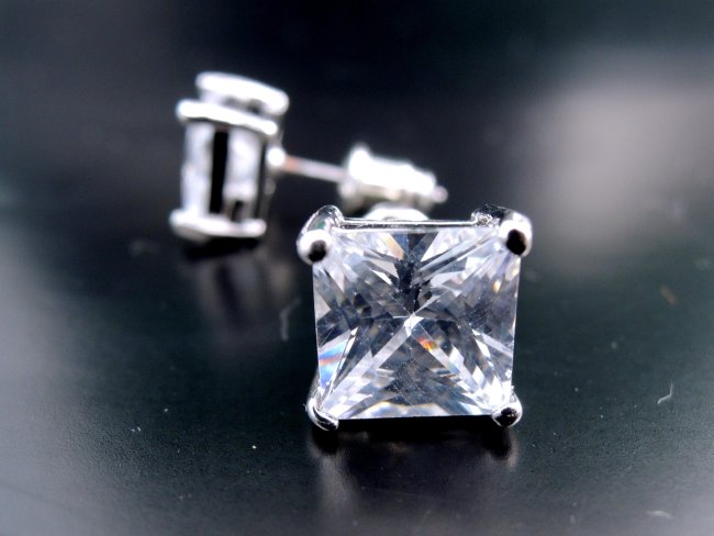 �L���[�r�b�N�W���R�j�A�̃l�b�N���X