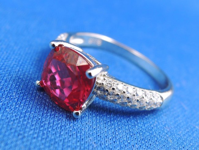 �L���[�r�b�N�W���R�j�A�@���r�[ �����O