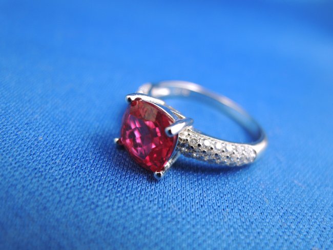 �L���[�r�b�N�W���R�j�A�@���r�[ �����O