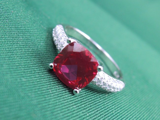 �L���[�r�b�N�W���R�j�A�@���r�[ �����O