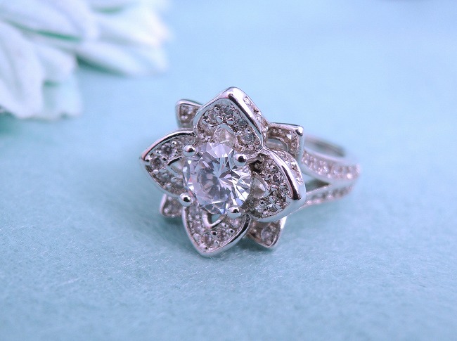 �L���[�r�b�N�W���R�j�A �����O