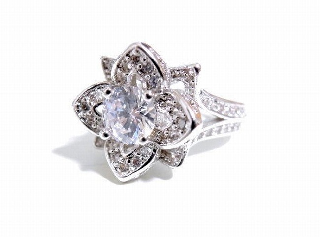 �L���[�r�b�N�W���R�j�A �����O