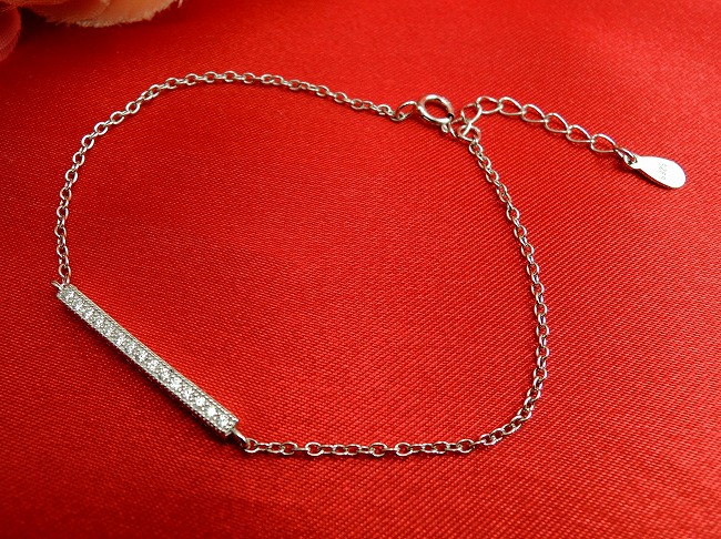 �u���X���b�g�@�L���[�r�b�N�W���R�j�A�E�A�N�Z�T���[