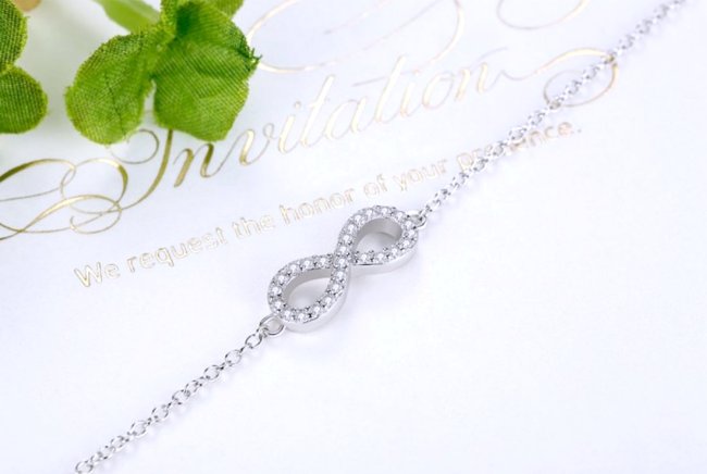 �u���X���b�g�@�L���[�r�b�N�W���R�j�A�E�A�N�Z�T���[