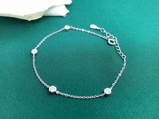 �A�N�Z�T���[�@�X�e�[�V�����u���X���b�g