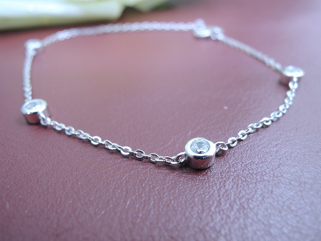 �A�N�Z�T���[�@�X�e�[�V�����u���X���b�g