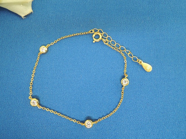 �A�N�Z�T���[�@�X�e�[�V�����u���X���b�g