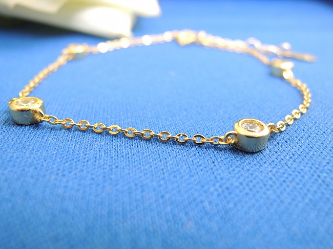 �A�N�Z�T���[�@�X�e�[�V�����u���X���b�g