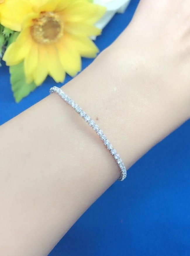 �u���X���b�g�@�L���[�r�b�N�W���R�j�A�E�A�N�Z�T���[