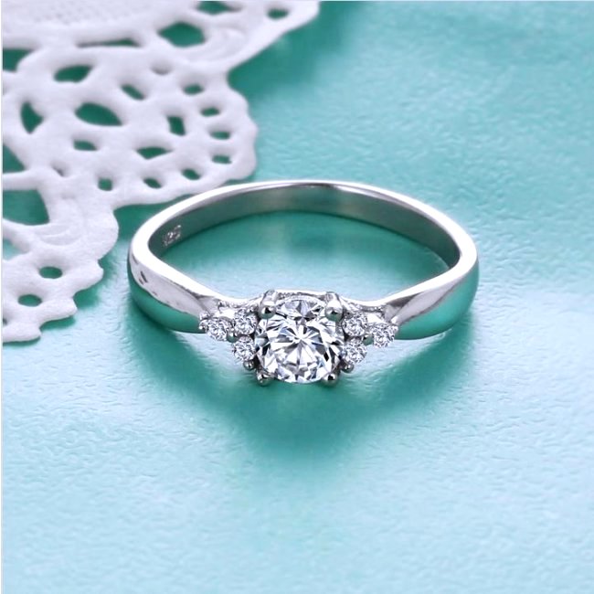 �L���[�r�b�N�W���R�j�A �����O