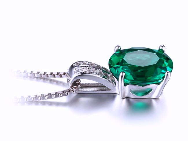 �G�������h�@�y���_���g�E�l�b�N���X�@�L���[�r�b�N�W���R�j�A�E�A�N�Z�T���[