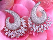 �}�C�N���p���F�@�L���[�r�b�N�W���R�j�A�@�s�A�X