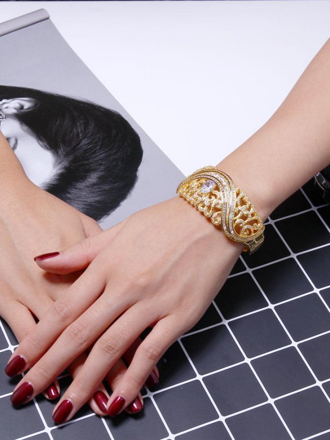 �S�[���h�@�o���O���E�u���X���b�g�@�L���[�r�b�N�W���R�j�A�E�A�N�Z�T���[