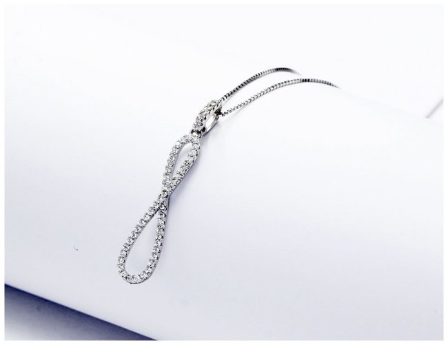 �A�N�Z�T���[ �C���t�B�j�e�B�@�L���[�r�b�N�W���R�j�A�@�y���_���g