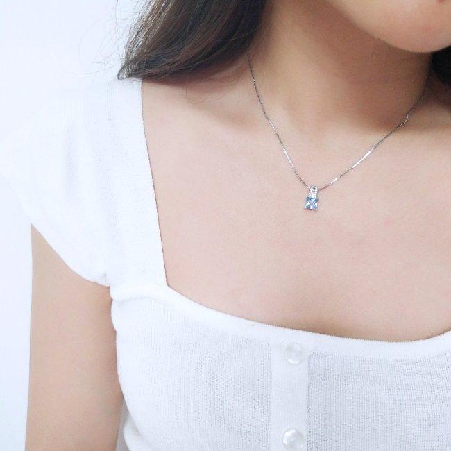 CZ�ƃu���[�g�p�[�Y�i�����΁j�@�y���_���g�E�l�b�N���X�@�L���[�r�b�N�W���R�j�A�E�A�N�Z�T���[