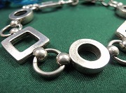 �t�����X�̃A�N�Z�T���[