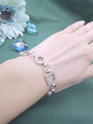 �t�����X�E�A�N�Z�T���[