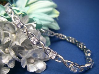 �L���[�r�b�N�W���R�j�A�̃u���X���b�g